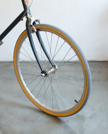 pop grumpy 26 x 1.25 灰色米黃邊外胎 ( 一對)